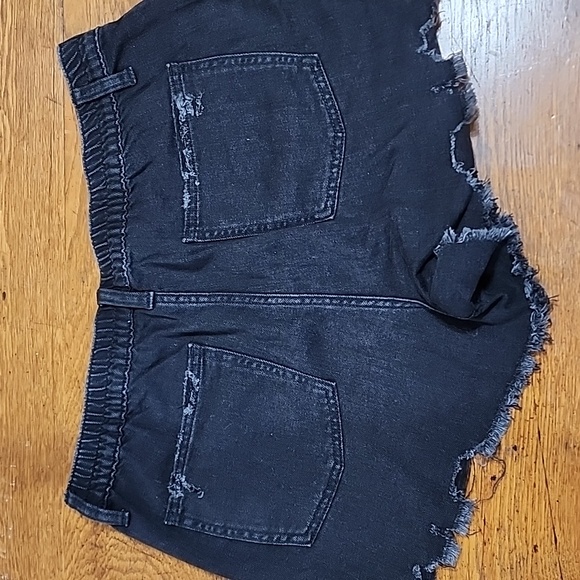 🖤NWT🖤 Aerie Cut Off Raw Edge Frayed Distressed Black Denim Shorts - Picture 2 of 11